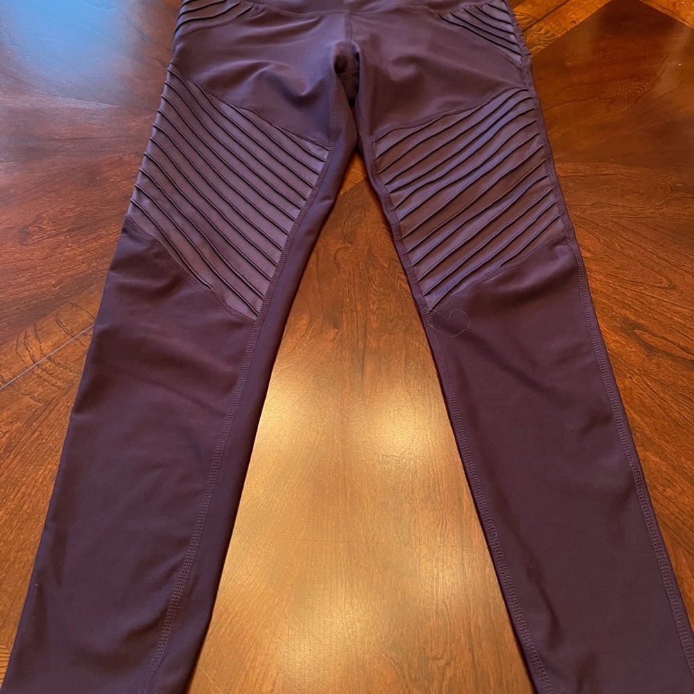 Apana Purple Active Leggings - 24” inseam low rise small